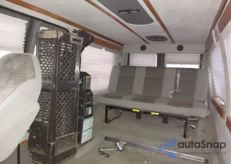 2006 Ford E-250 Commercial/Recreational из США, поврежденный, VIN 1FDNE24L46HB33521